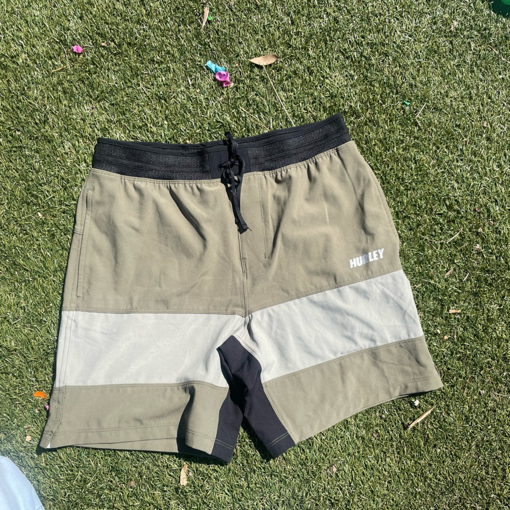 Olive - Explore Phantom™+ Trek II Apex Shorts 17.5" | Hurley NWOT